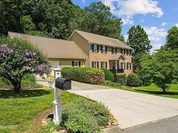 4th image of 1217 Farrington Dr
