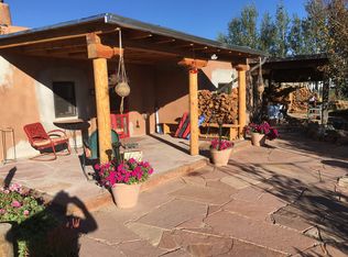 1013 La Vega Ln, Taos, NM 87571