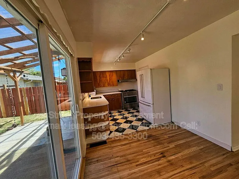 6515 SE Steele St — Photo 9