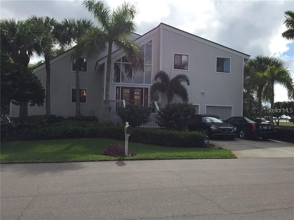 1st image of 748 Nina Dr