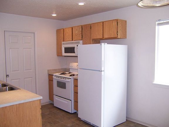 3rd image of 880 N Whitewater Park Blvd #2
