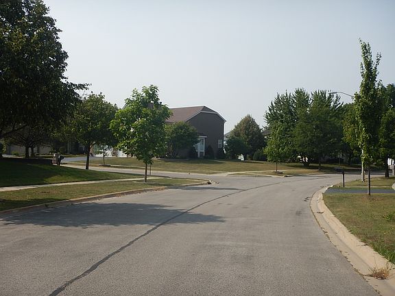 5th image of 833 Williamstown Dr