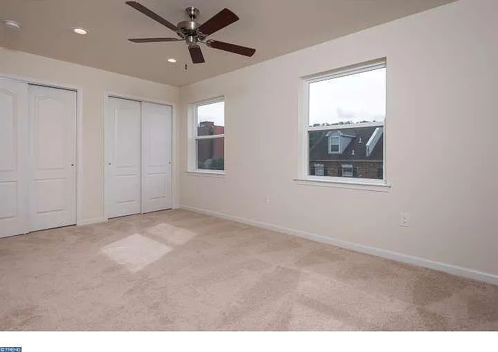 422 E Hector St — Photo 24