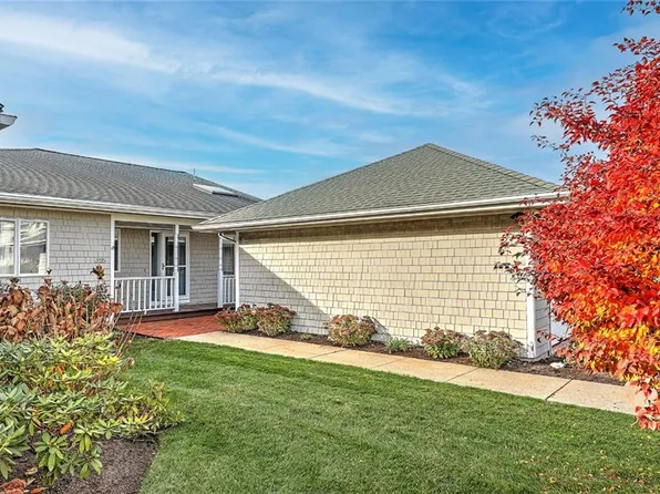 355 Spinnaker Ln #355, Bristol, RI 02809
