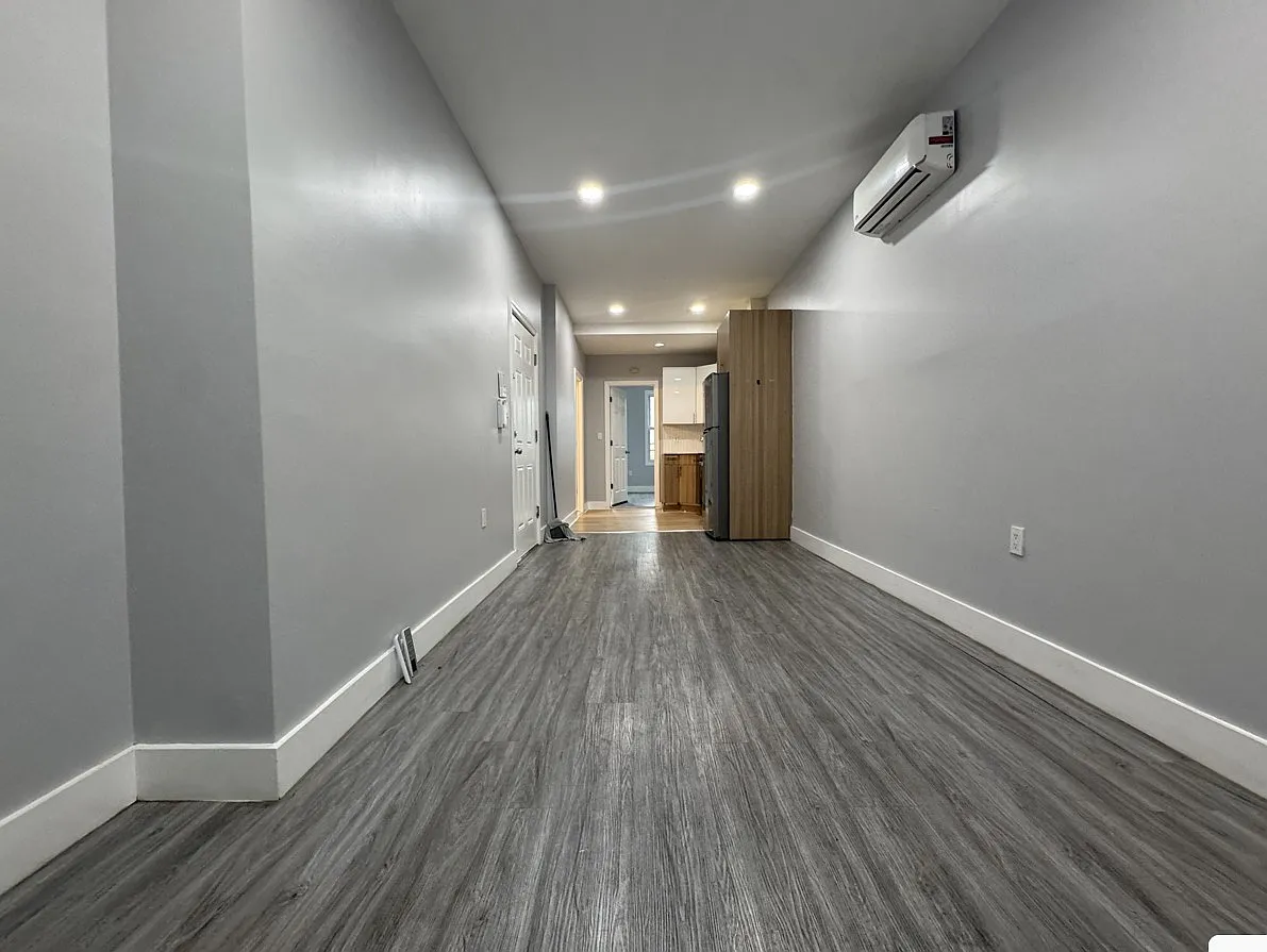 2 bed, 800 sqft, $2,000 — Photo 2