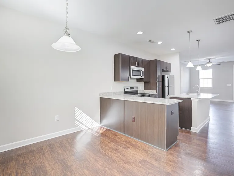 Charleston Row Townhomes — Photo 15
