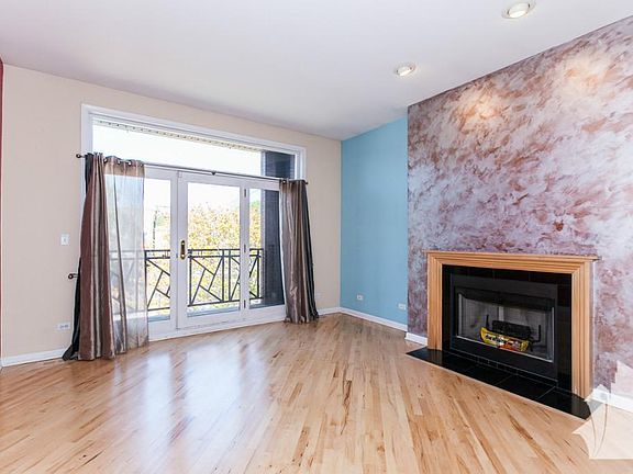 2nd image of 2213 W Augusta Blvd #2E