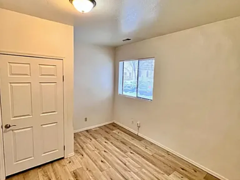 13 E Dupont Ave — Photo 22