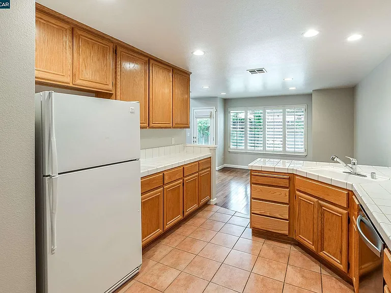 435 Regal Lily Ln — Photo 16