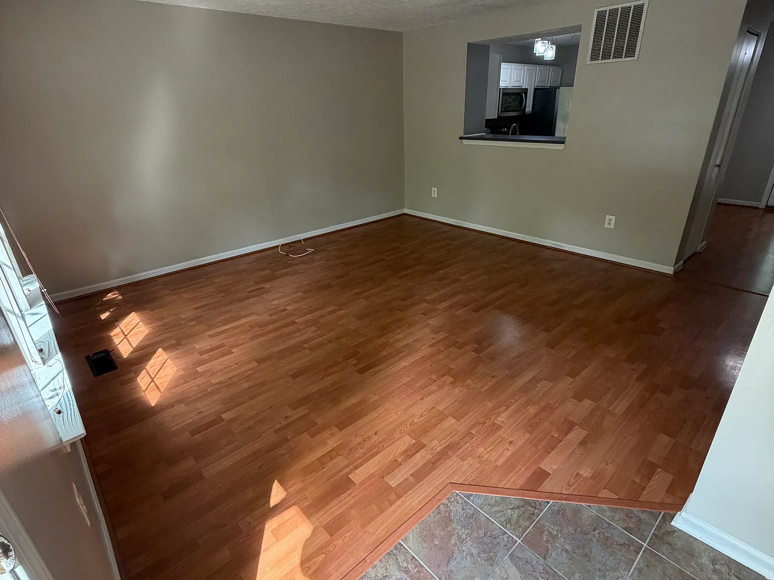 3 bed, 2.5 bath, 1240 sqft, $2,200 — Photo 2