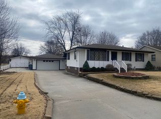 161 Crestmont Dr, Council Bluffs, IA 51503