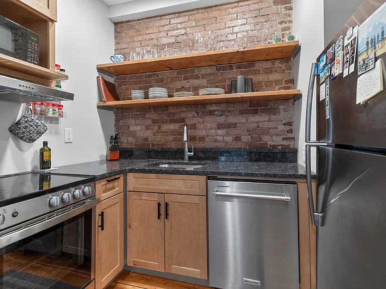 16 Cumberland St #2 — Photo 8