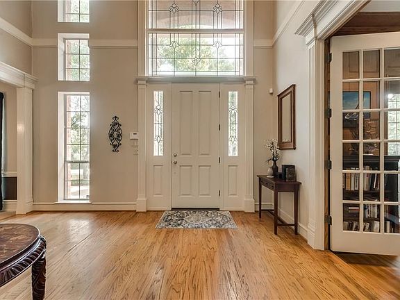 3rd image of 135 Winding Creek Way