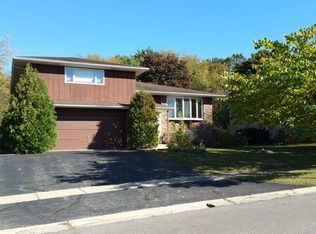 849 Tara Dr, Woodstock, IL 60098