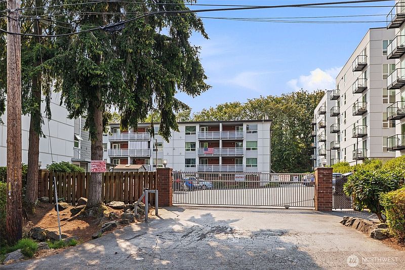 5th image of 10501 8th Avenue NE #209