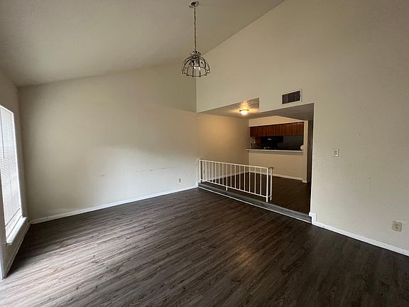 5th image of 3731 Thornberry Ct