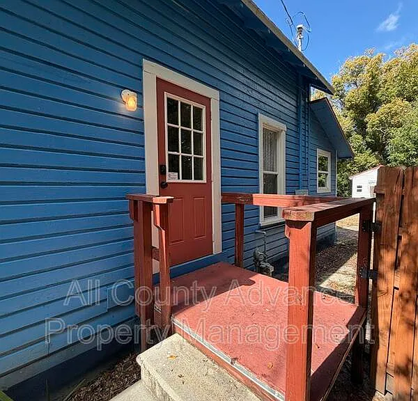 912 Pine St — Photo 2