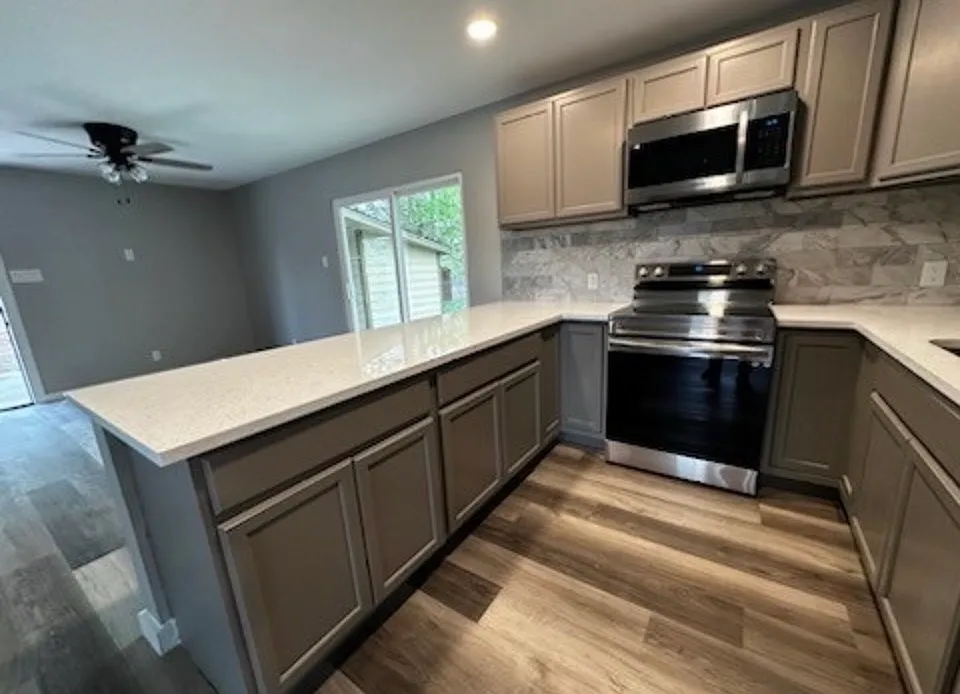 4 bed, 1104 sqft, $1,575 — Photo 2