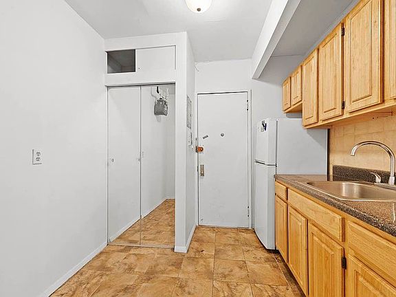 3rd image of 302 Mott St APT 14