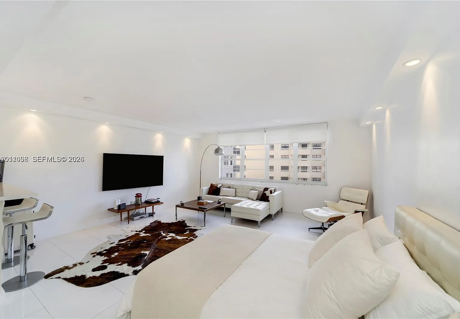 The Decoplage Condo — Photo 2