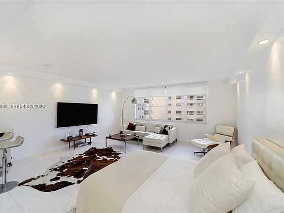 2nd image of 100 Lincoln Rd #605