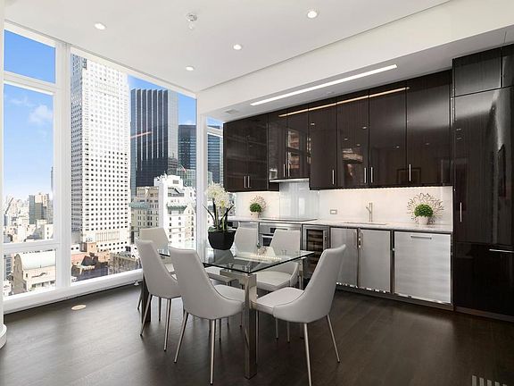 4th image of 20 W 53rd St #24C