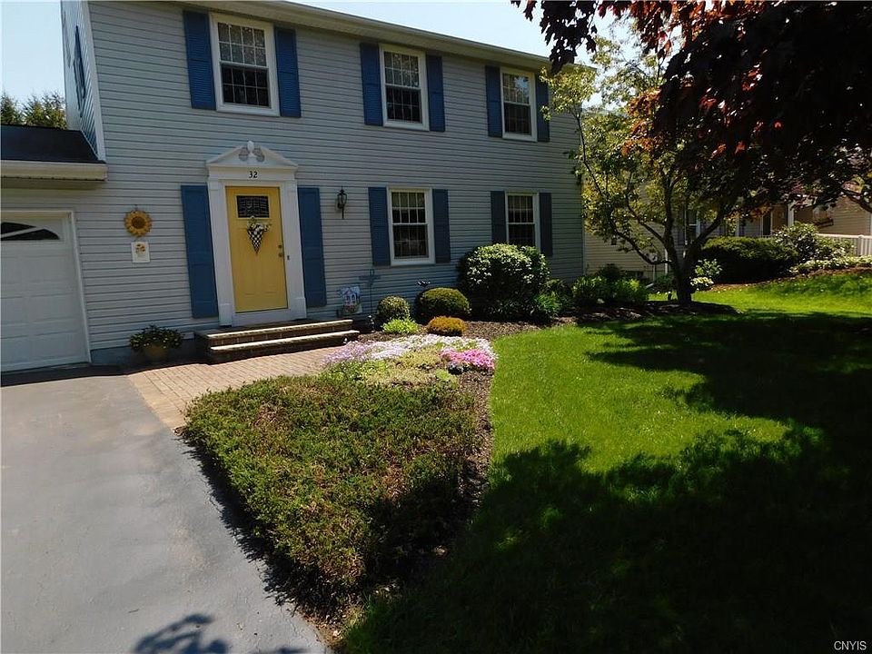1st image of 32 Carousel Ln