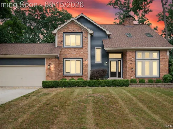 48952 Forest Dr, Shelby Township, MI 48317