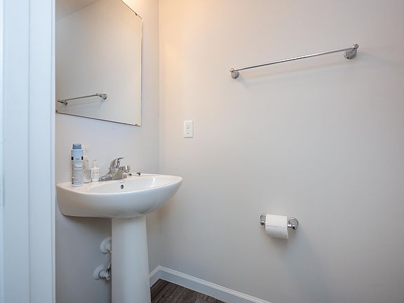 5th image of 302 Maplestead Farms Ct