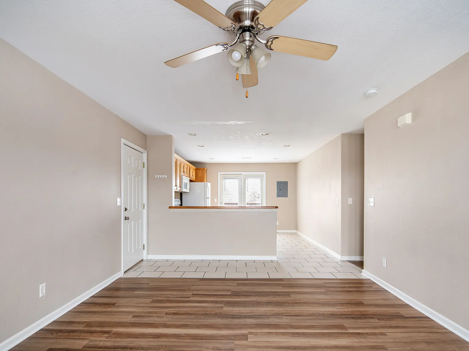 3 bed, 1050 sqft, $1,475 — Photo 2