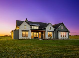 114 Country View Ln, Schulenburg, TX 78956