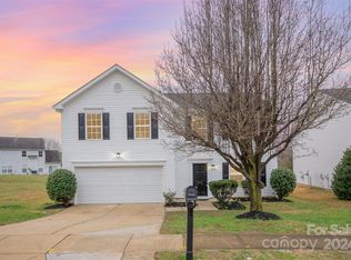 8021 Weeping Fig Ln, Charlotte, NC 28215