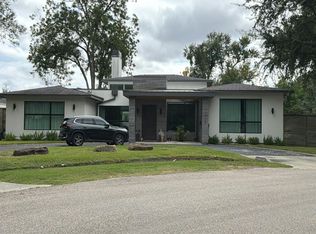 1702 Creek Dr, Houston, TX 77055