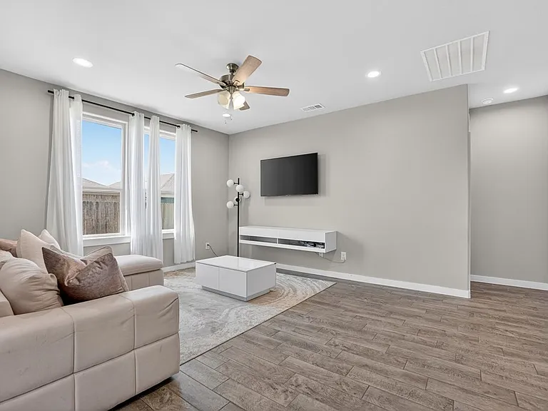 2209 Beaufort Dr — Photo 8