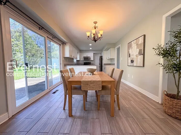 4 bed, 2.5 bath, 2112 sqft, $3,345 — Photo 4