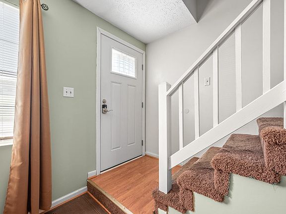 5th image of 41 Nags Head Ct
