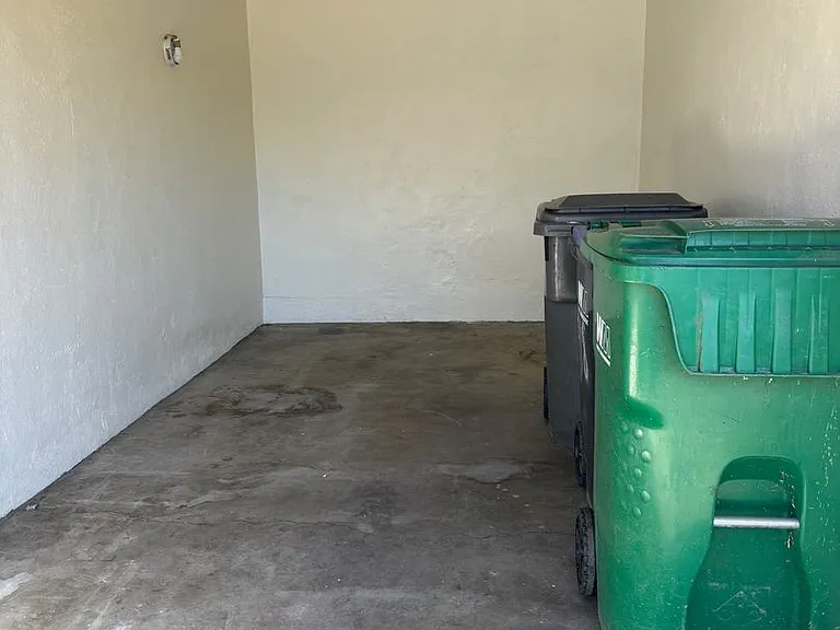 918 W Hays St — Photo 6