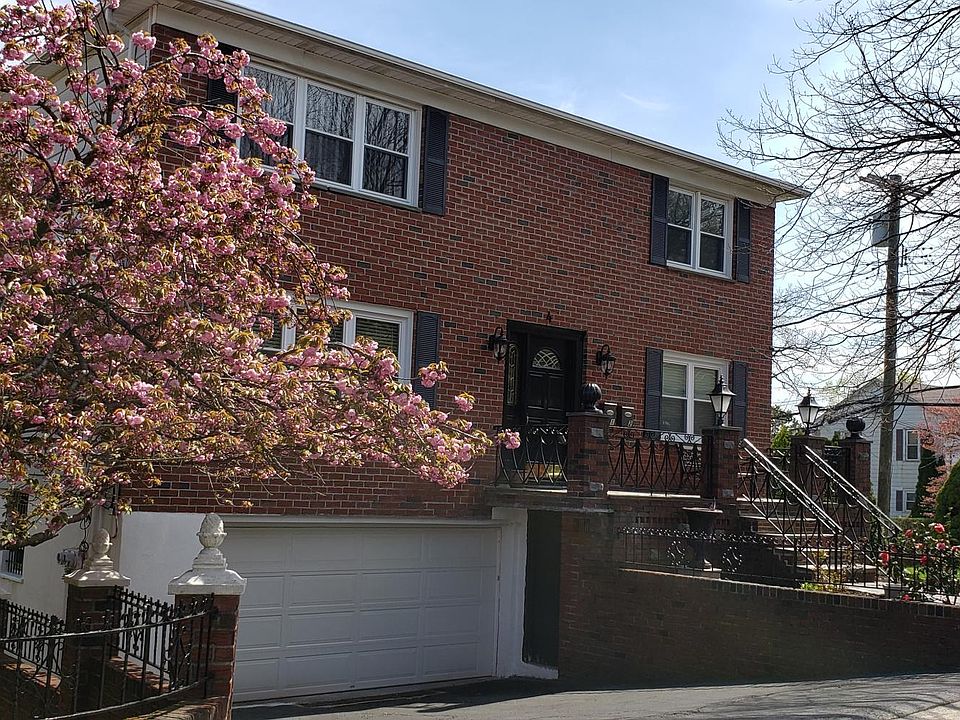 1st image of 8 Bryn Mawr Pl
