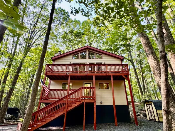 13 Huron Ct, Lake Ariel, PA 18436