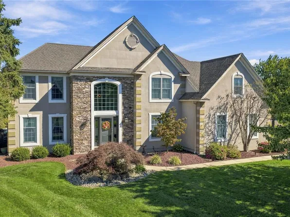 8477 Oak Knoll St, Fogelsville, PA 18051