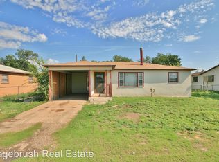 522 W 16th Ln, Portales, NM 88130