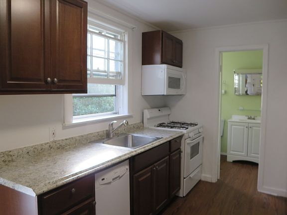 Built-in microwave and dishwasher