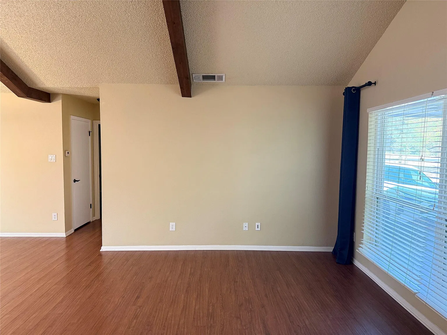 2 bed, 1.0 bath, 912 sqft, $1,495 — Photo 3