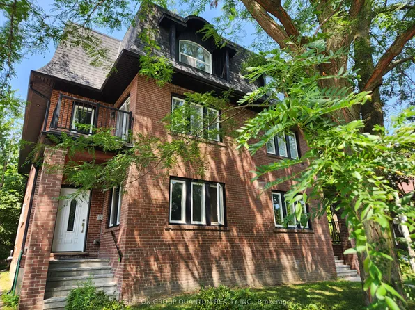 28 Boustead Ave Floor 2, Toronto, ON M6R 1Y9