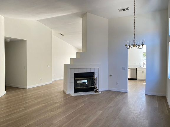 4th image of 14211 Hills Borough Dr