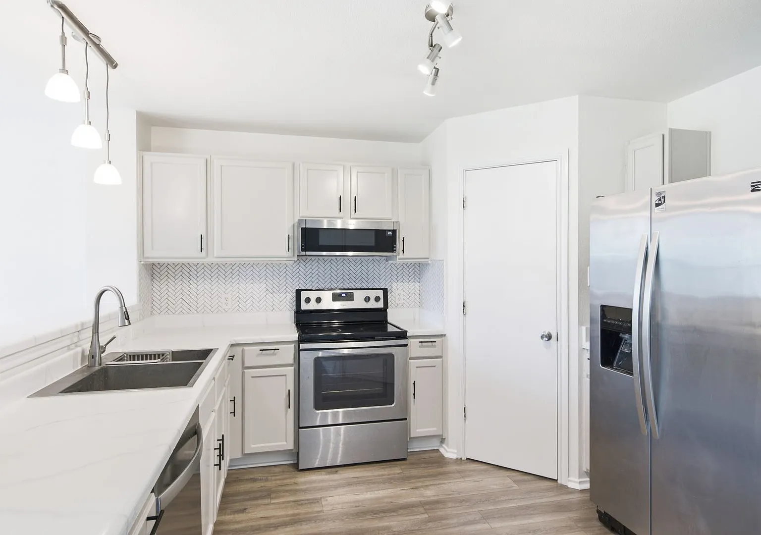Charming 3 bedroom Home in Hutto! — Photo 4