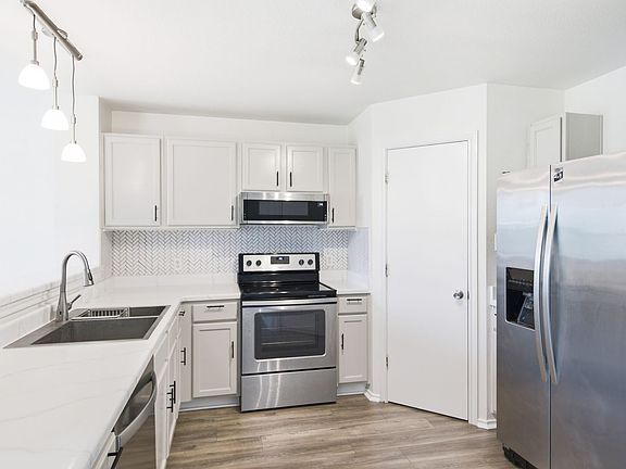 4th image of 209 Rinehardt St