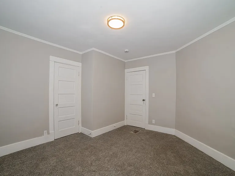 1649207_028_bedroom_13490168.jpg