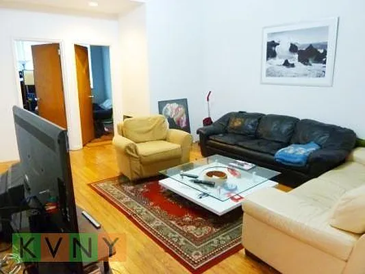 Rented by KVNY Soho | media 33