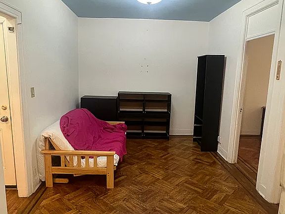 4th image of 3427 43rd St APT 2R